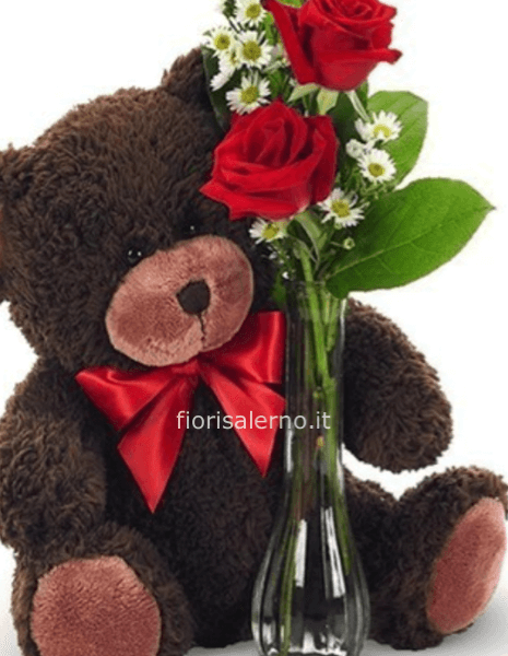 Tre rose rosse e un peluche