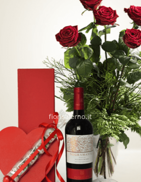 5 rose rosse, cioccolatini e vino