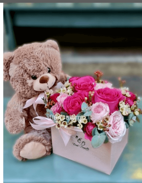 Flower box e un peluche di 30 cm