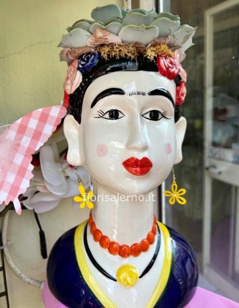 Pianta grassa con statuettau “Frida Kahlo”